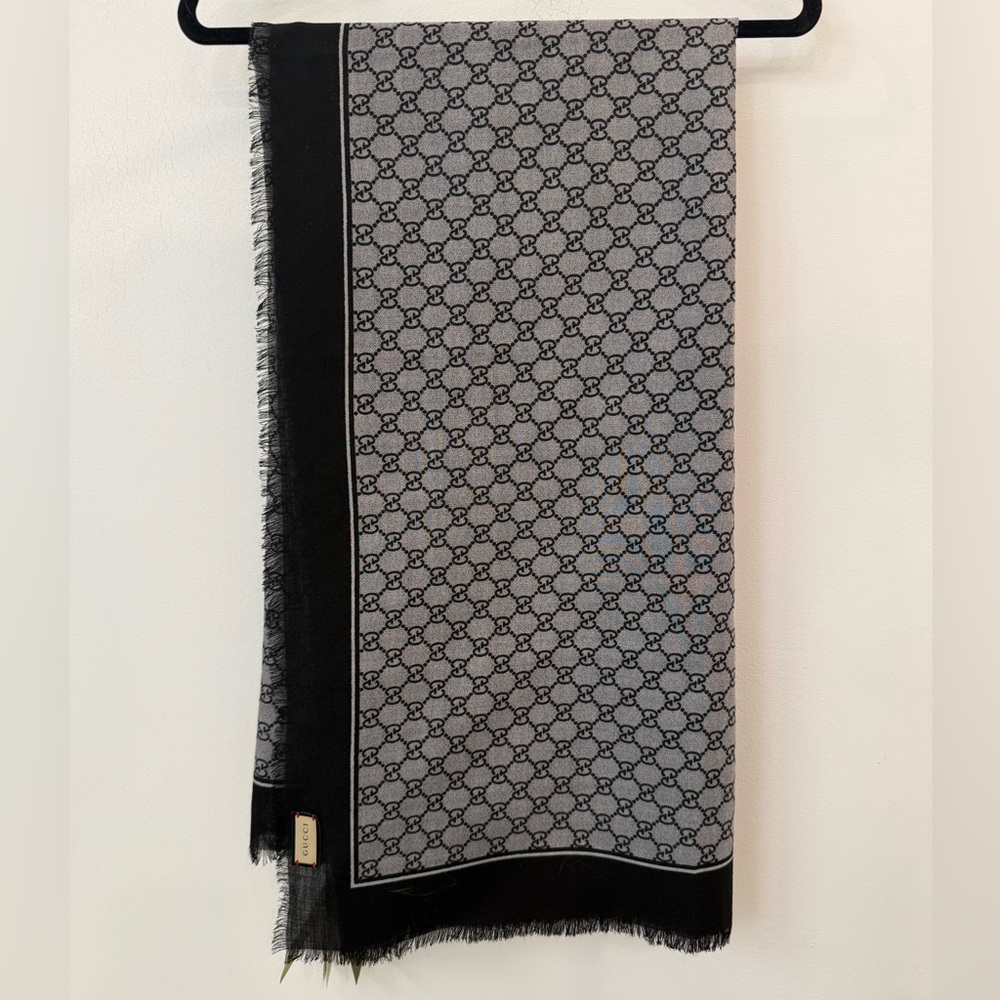 NWT Gucci Black and Gray Scarf